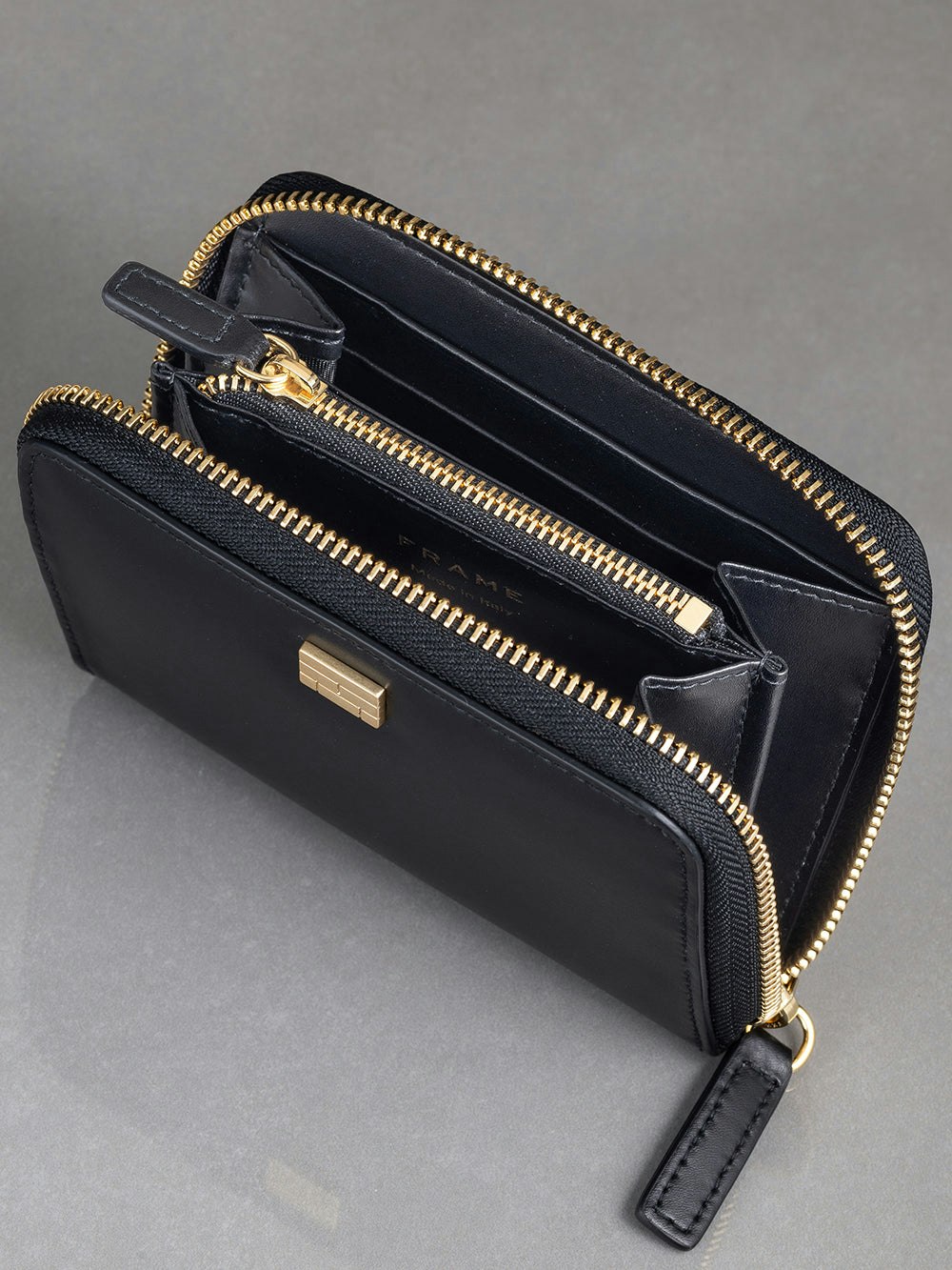 wallet inside view alt:hover